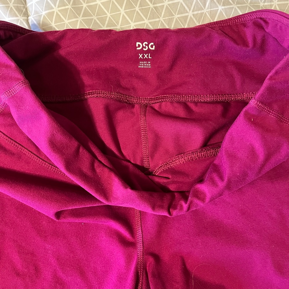 DSG Raspberry Performance Leggings - Picture 2 of 3